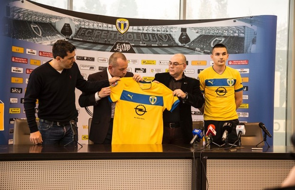 Opel fecha contrato com time romeno (Foto: Divulgação) — Foto: Auto Esporte