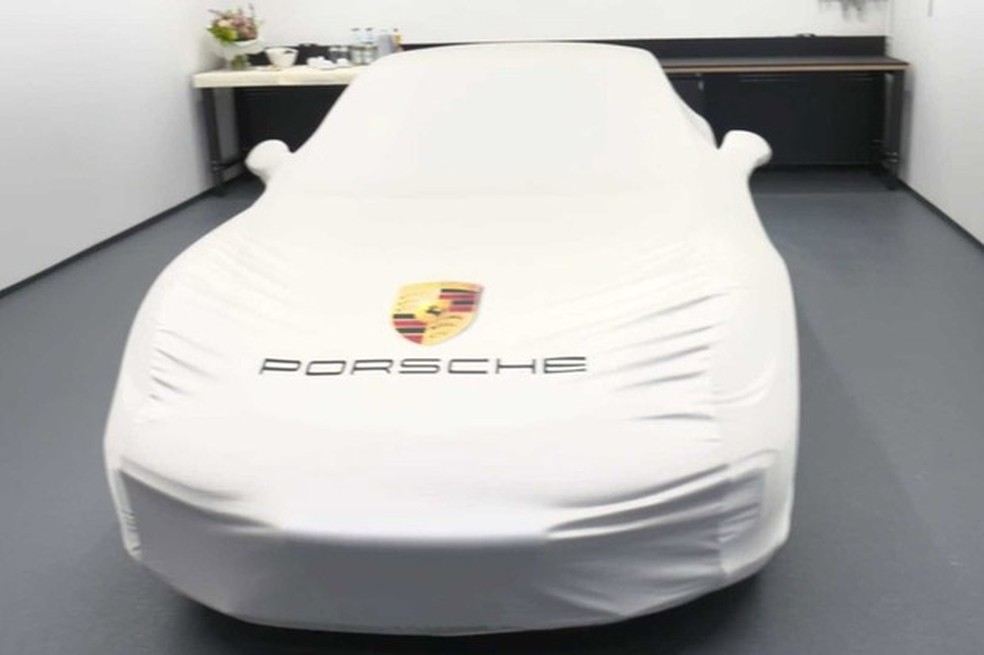 Mark Webber revela teaser de novo Porsche (Foto: Divulgação) — Foto: Auto Esporte