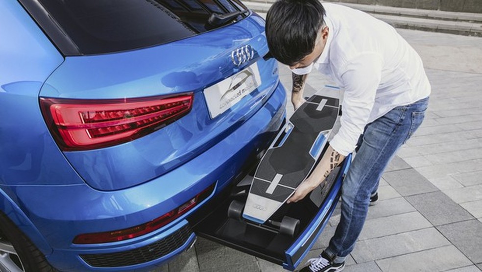 Audi Q3 ganha patinete elétrico para o Salão de Pequim, na China (Foto: Divulgação) — Foto: Auto Esporte