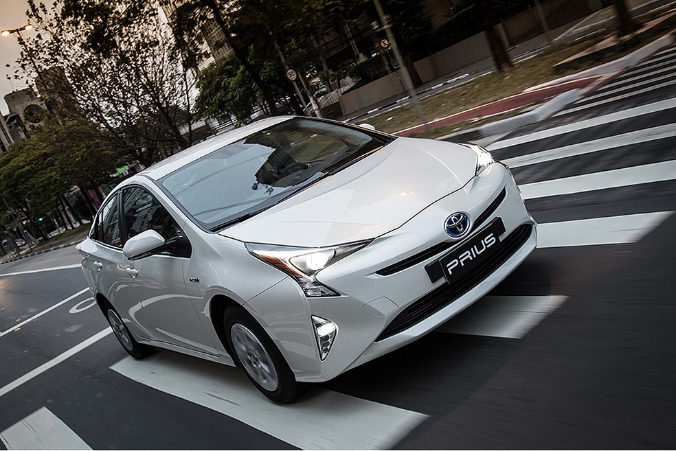 Toyota Prius tem opções mais em conta nas plataformas, com preços a partir de R$ 60 mil  — Foto: Divulgação 