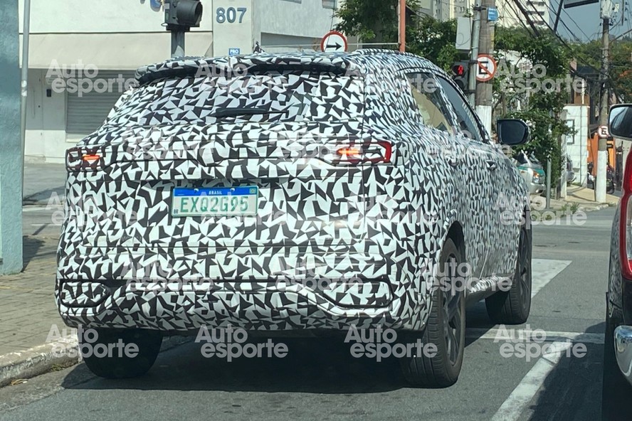 Changan CS55 circula camuflado em testes