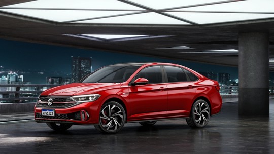 Volkswagen Jetta GLI 2023 agora tem VW Play, motor de 231 cv e câmbio de sete marchas
