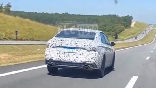 Novo Volkswagen Jetta GLI é flagrado no Brasil e será lançado em breve