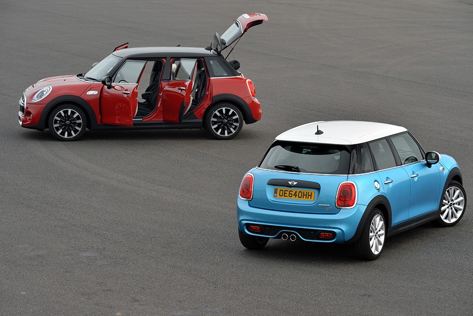 Mini Cooper com cinco portas