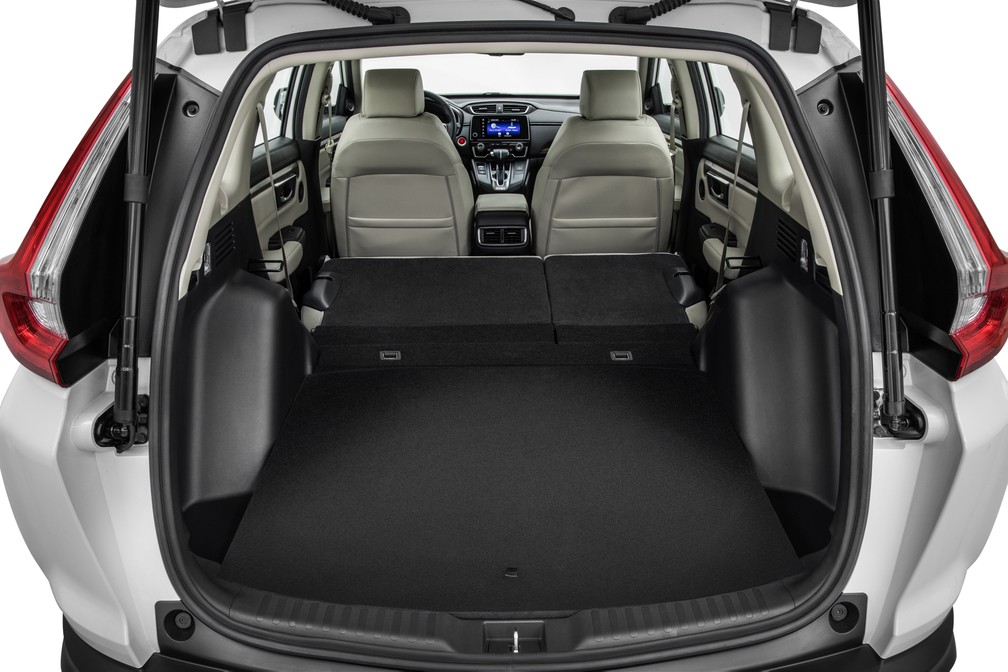 Honda CR-V 2018 fica com assoalho plano com os bancos rebatidos — Foto: Honda/Divulgação