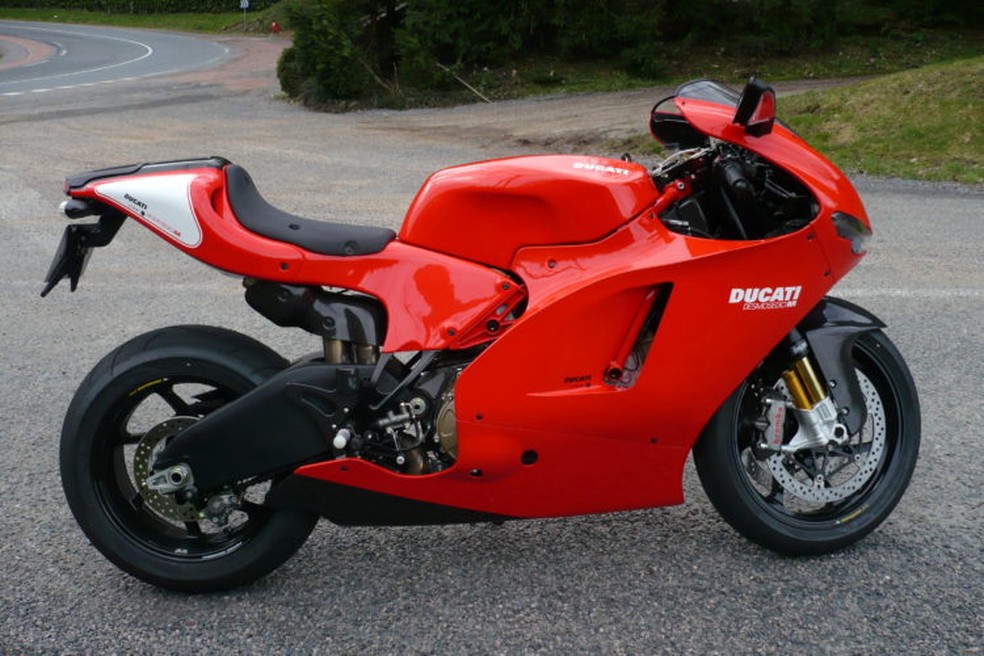 Nome da Ducati Desmosedici faz referência à válvula desmodrômica usada em seu motor — Foto: Divulgação