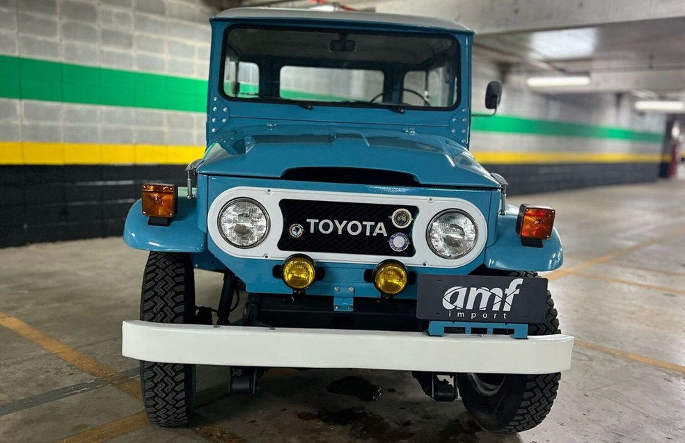 Toyota Bandeirante ficou conhecido por ser um carro eficiente para o trabalho pesado, e ao longo de sua trajetória foi produzido em diferentes tipos de carroceria — Foto: Reprodução/Loja AMF Import