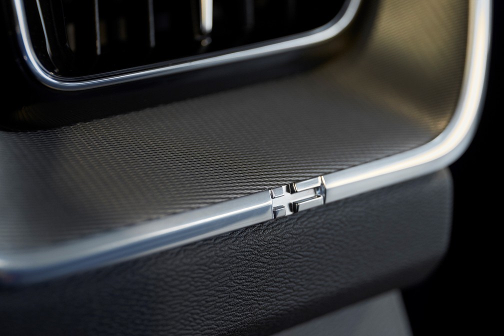 Detalhe da bandeira sueca no Volvo XC60 — Foto: Divulgação