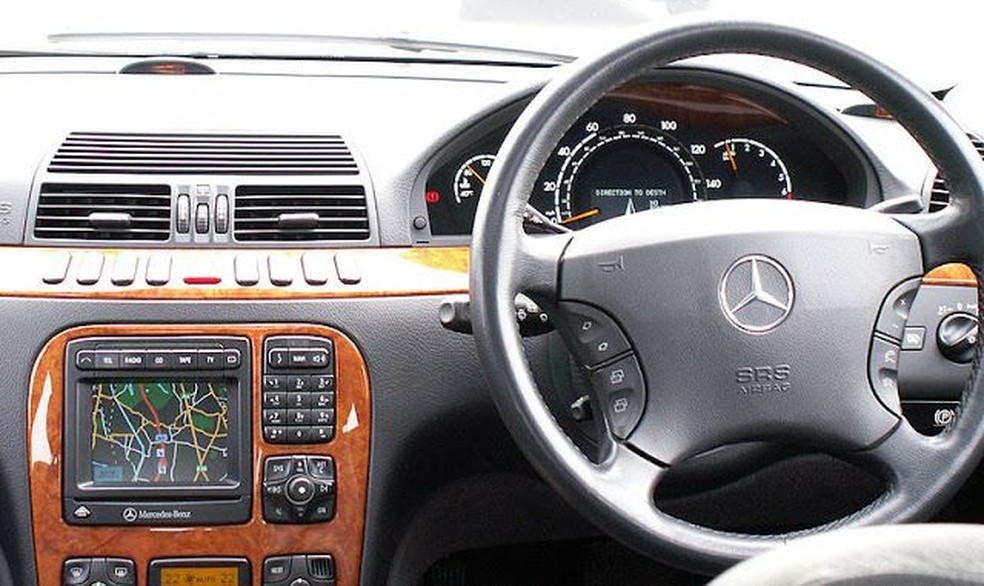 Mercedes-Benz Classe S estreou volante multifuncional — Foto: Reprodução