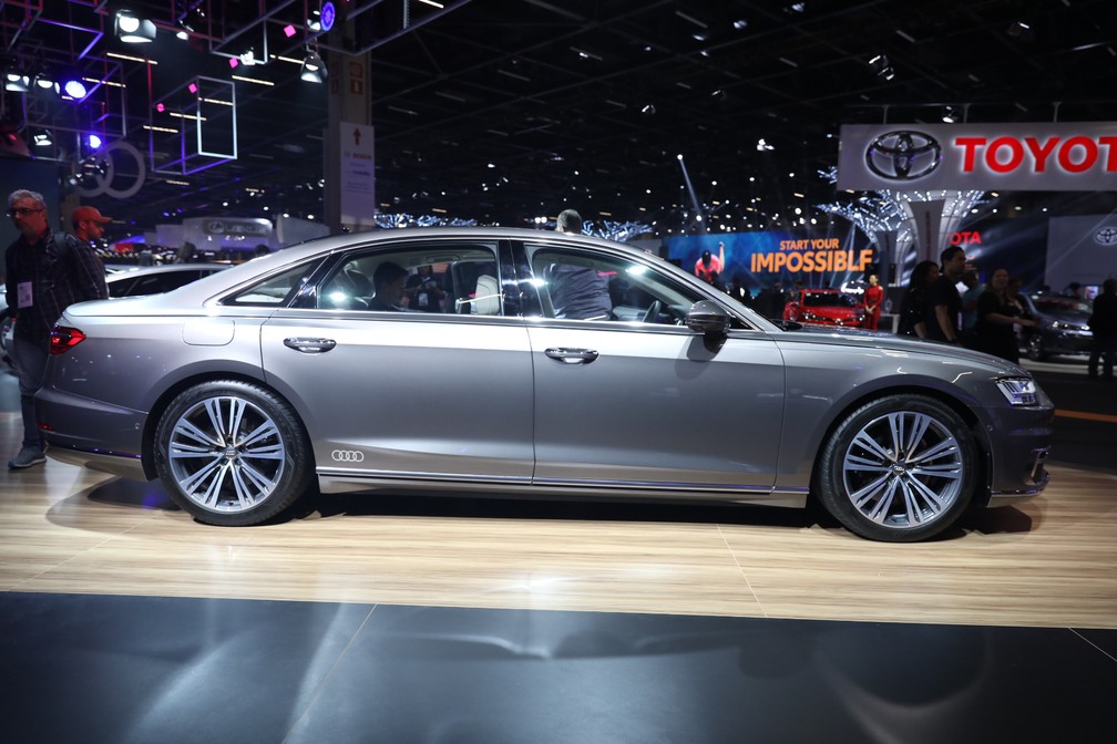 Audi A8, maior sedã e o carro mais tecnológico da marca — Foto: Fábio Tito/G1