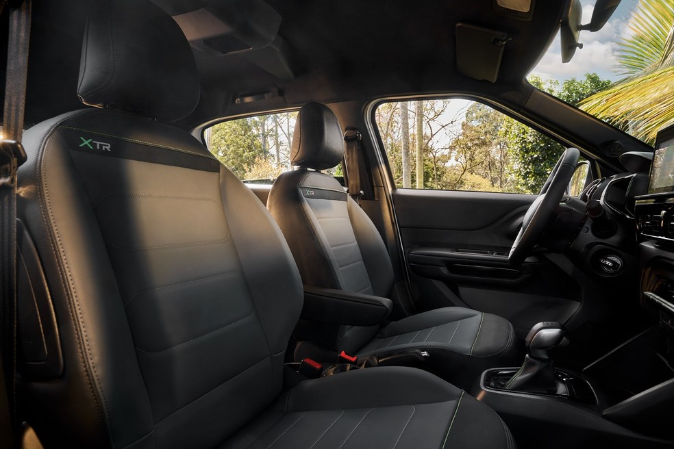Citroën Aircross XTR 7 Turbo 200 tem novas portas USB  — Foto: Divulgação