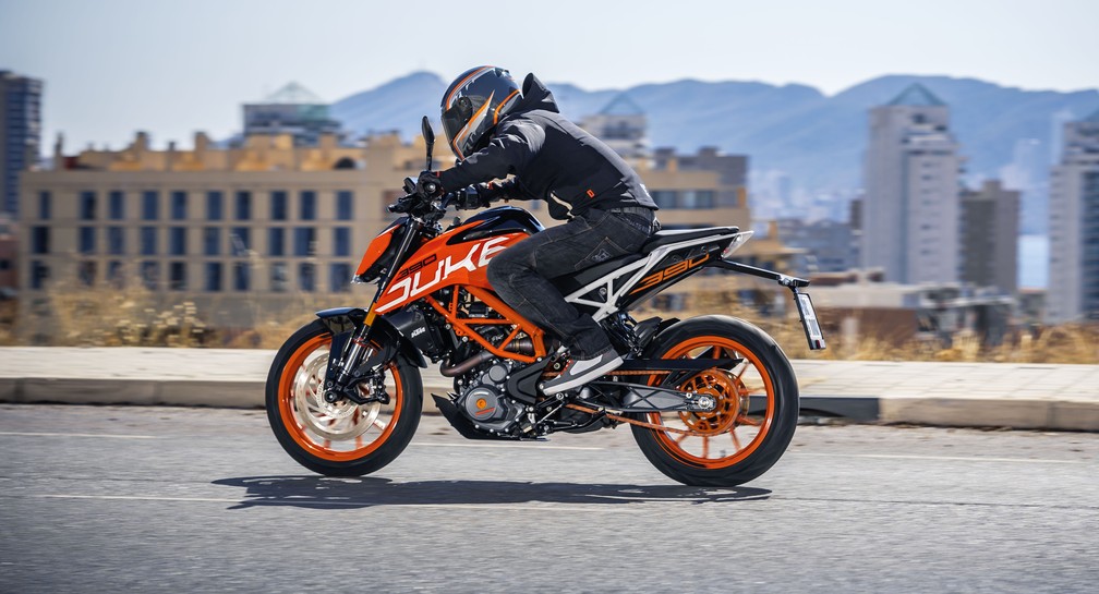 Duke 390 shop on road price