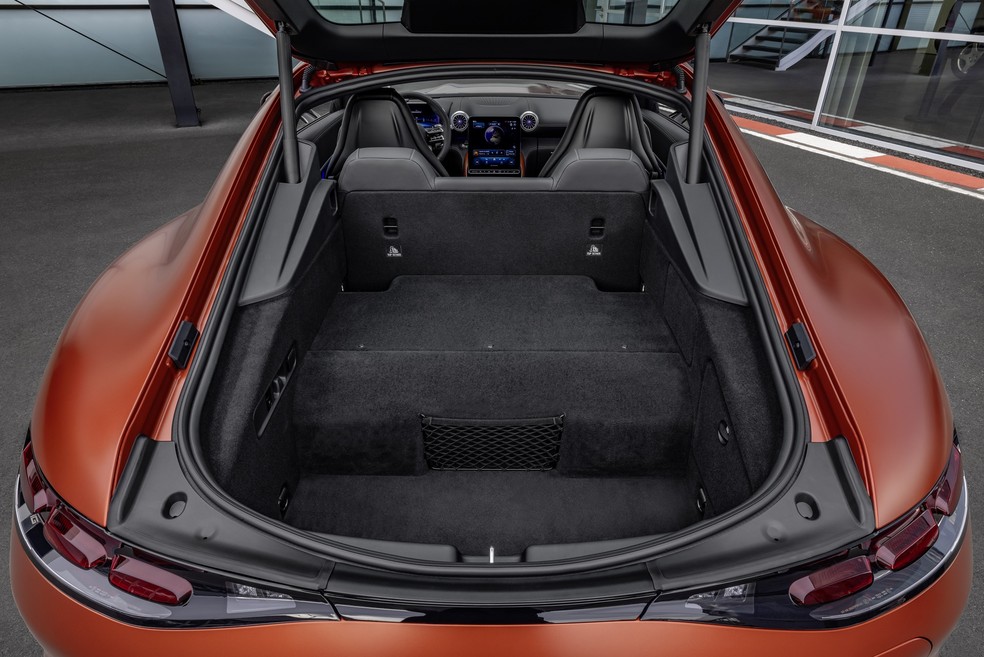 Mercedes AMG GT 63 S E Performance oferece exemplares de dois e quatro lugares, assim como irmão a combustão — Foto: Divulgação