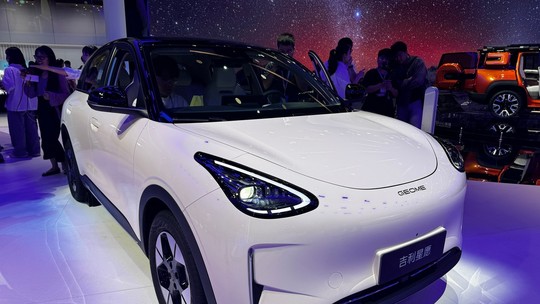 Geely vai lançar outro carro no Brasil em 2025; rival do Dolphin é o favorito