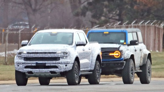 Nova Ford Ranger Raptor aparece em testes nos EUA ao lado do Bronco Raptor 