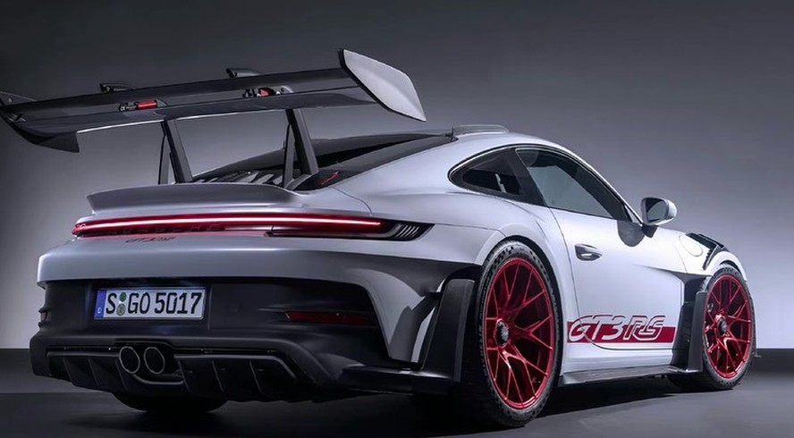 Novo Porsche Gt Rs Surge Com Visual Invocado E Asa Gigante