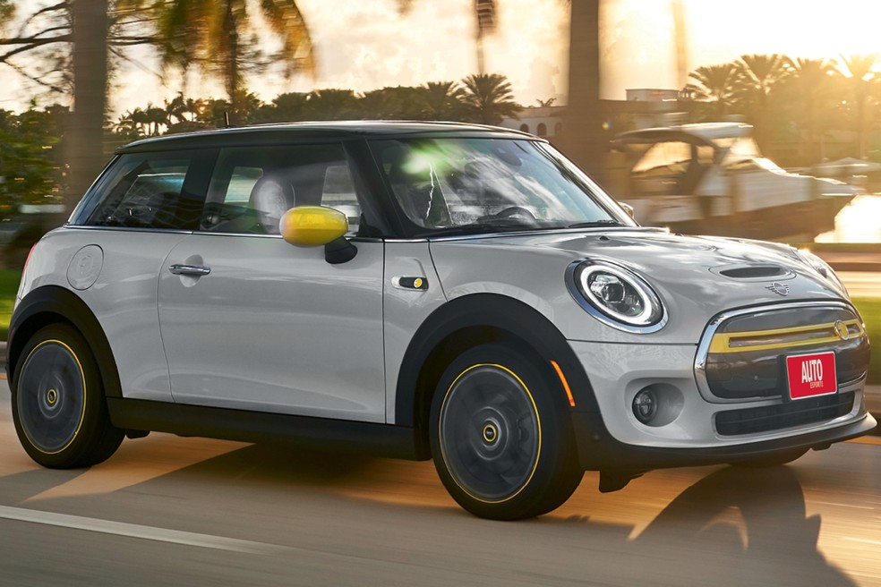 Mini Cooper S E - Mesmo na versão elétrica, compacto mantém o aspecto de diversão ao volante que sempre foi marca registrada da Mini — Foto: Divulgação/Mini