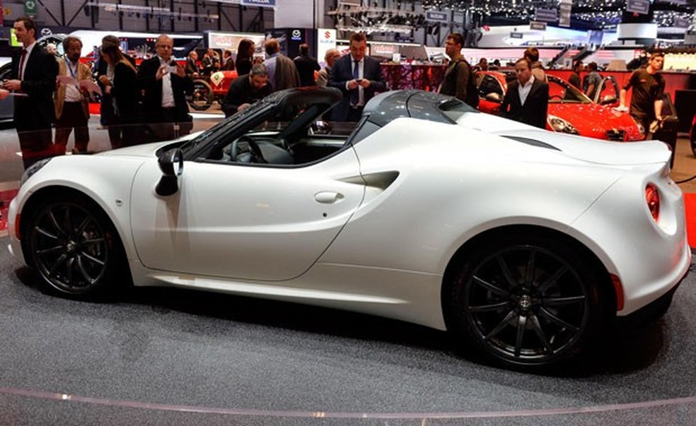 Alfa Romeo 4C Spider (Foto: Newspress) — Foto: Auto Esporte