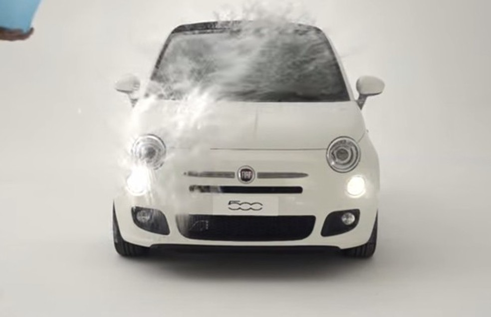 Fiat 500 participa do desafio do balde de gelo (Foto: Reprodução) — Foto: Auto Esporte