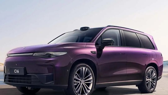 Leapmotor C16 chega ao Brasil em 2027 com versões elétrica e híbrida