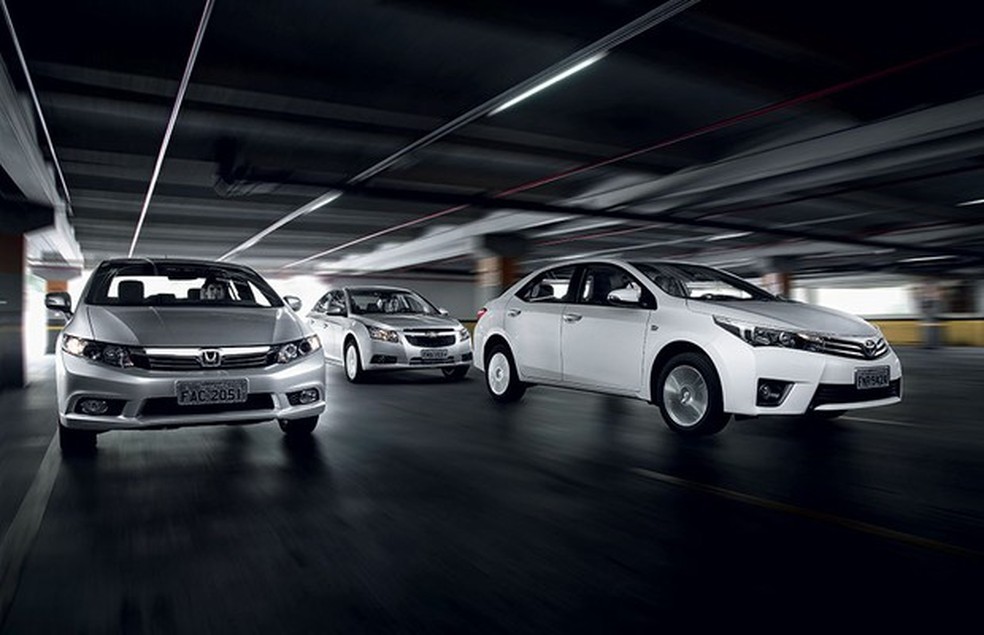 Honda Civic LXR, Toyota Corolla XEi e Chevrolet Cruze LT (Foto: Fabio Aro / Auto News Brasil) — Foto: Auto Esporte