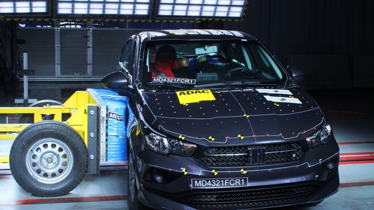 Fiat Argo e Cronos zeram teste de segurança do Latin NCap; VW Taos recebe cinco estrelas