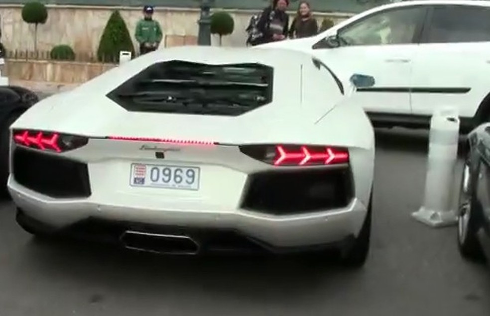 Lamborghini Aventador bate em Toyota RAV4 (Foto: Reprodução) — Foto: Auto Esporte