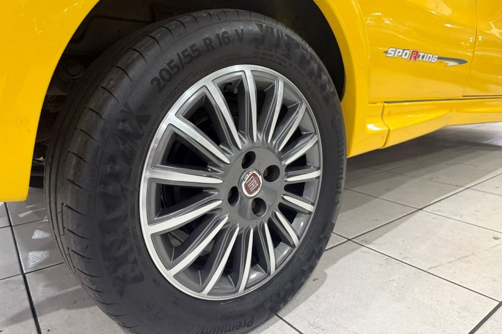 Strada Sporting tem rodas de ligas leve com pneus 185/55  — Foto: Rats Multimarcas/Auto News Brasil