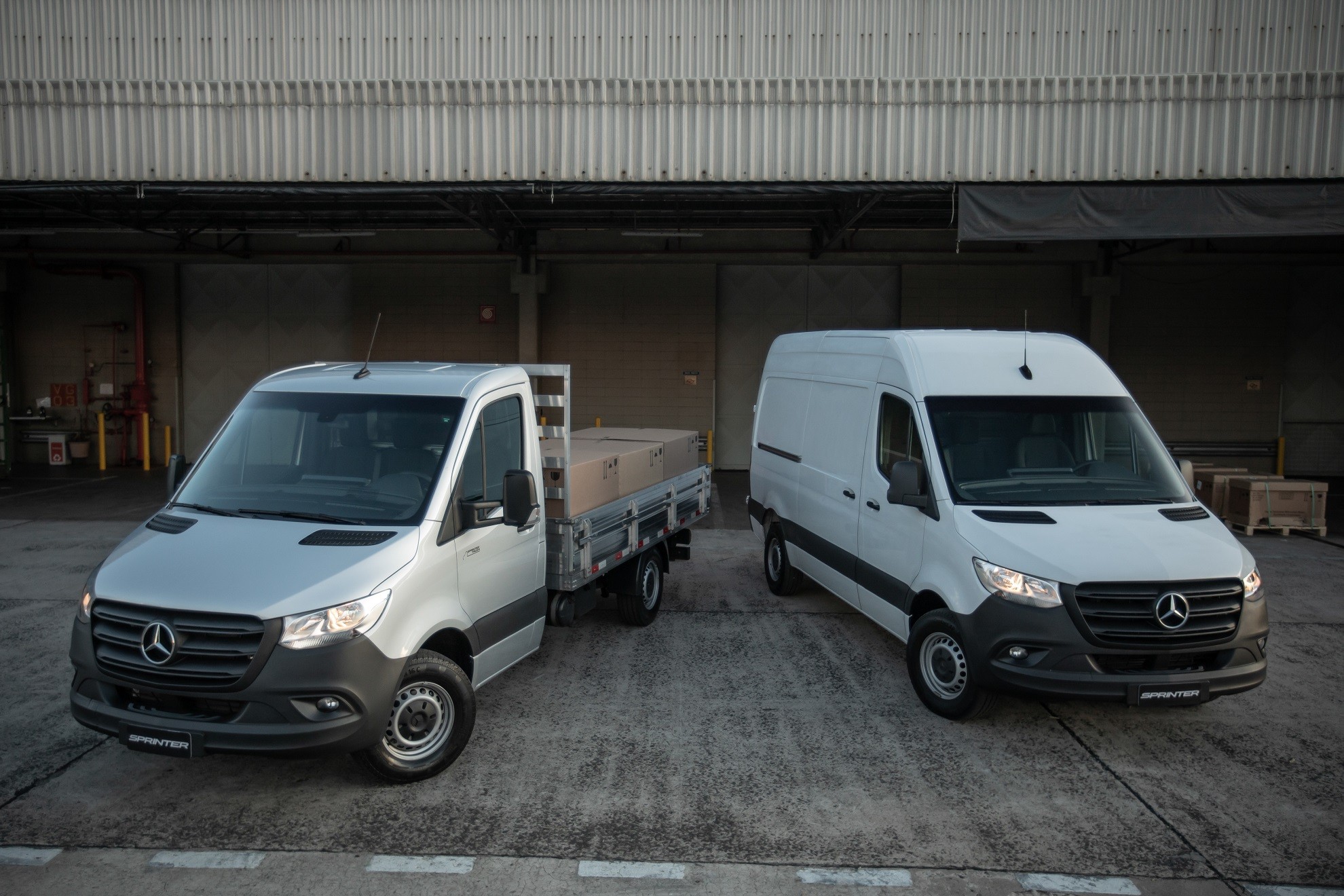 Nova Mercedes Sprinter muda motor, fica mais econômica e aguarda a ...