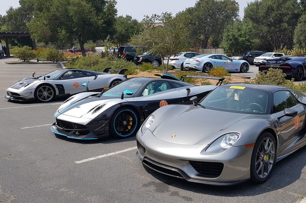 Porsche 918 chega a ficar tímido diante de tantos Paganis (Foto: Julio Cabral/Auto News Brasil) — Foto: Auto Esporte