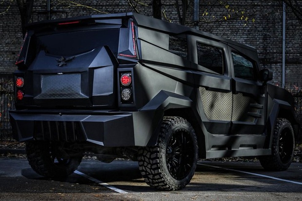 Pode não parecer, mas a base para o SUV foi o antigo Hummer H2 (Foto: Divulgação) — Foto: Auto Esporte