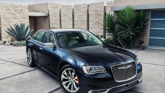 Chrysler 300C reestilizado chega ao Brasil em julho