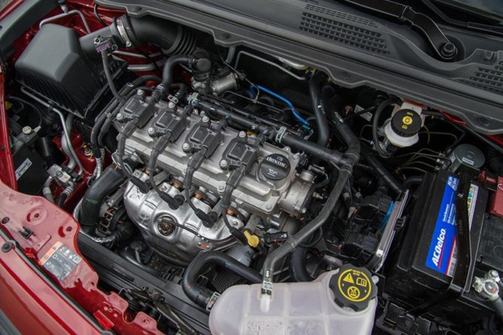 Chevrolet Onix de 2018 ainda traz motor 1.0 de quatro cilindros — Foto: Auto Esporte