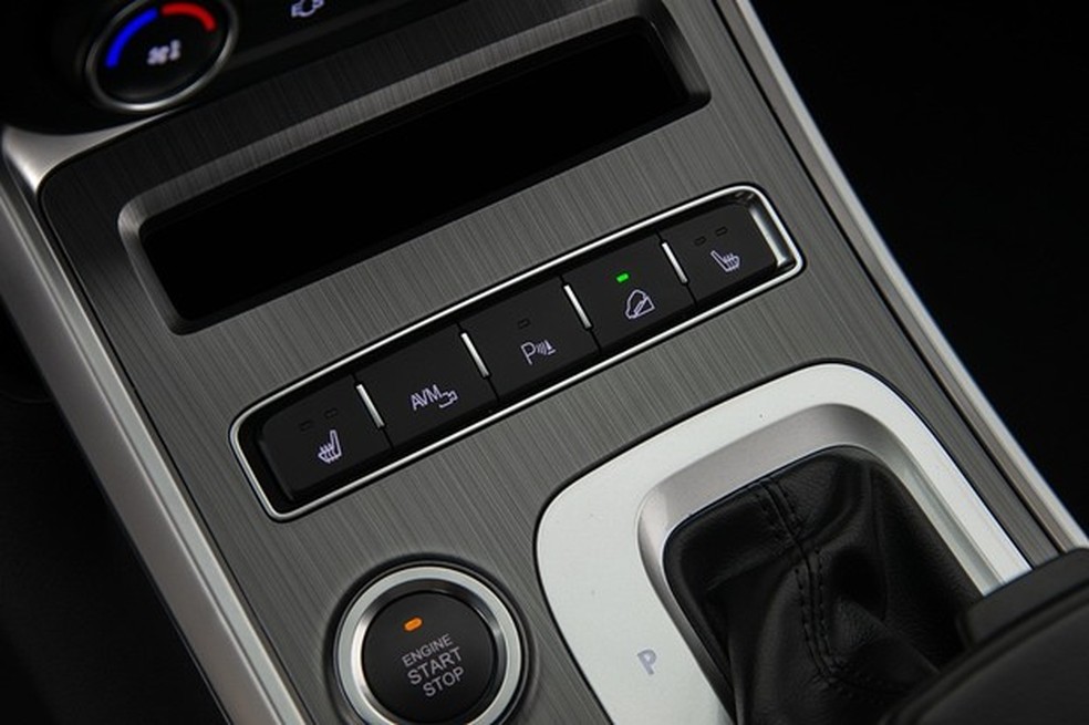SUV tem aquecimento nos bancos dianteiros e assistente de descida (Foto: Divulgação) — Foto: Auto Esporte