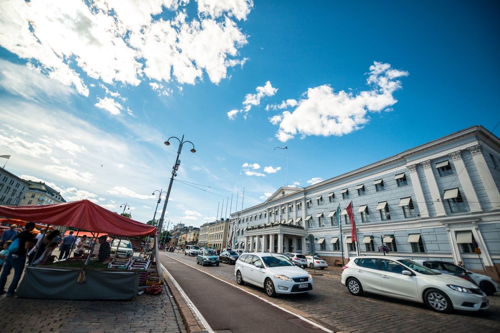 Vias públicas em Helsinque são estreitas, com o objetivo de evitar excesso de velocidade  — Foto: Getty Images