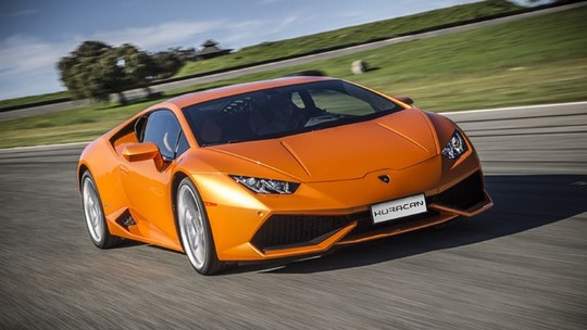 Lamborghini terá Huracán com tração traseira