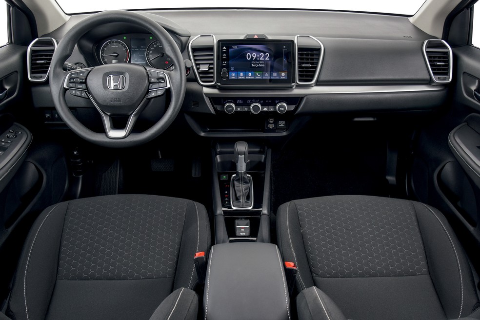 Cluster analógico tem computador de bordo de 4,2 polegadas — Foto: Murilo Góes/Auto News Brasil