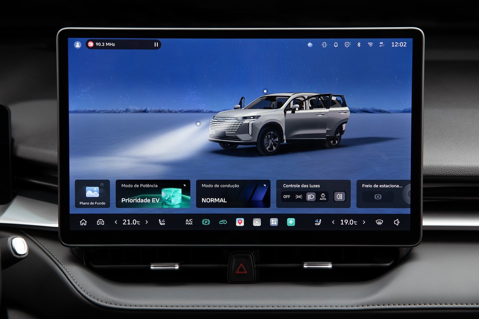 GWM Haval H6 PHEV19 2026 tem central multimídia com tela de 14,6 polegadas atualizada — Foto: Divulgação/GWM