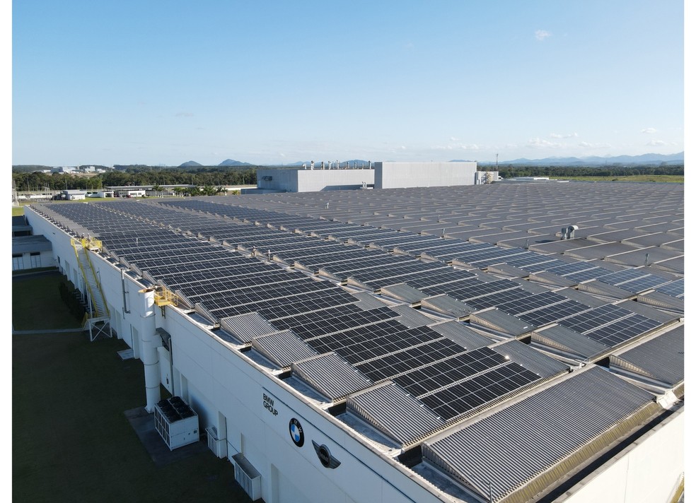 Painéis solares foram instalados na fábrica da BMW em Araquari (SC) — Foto: Divulgação