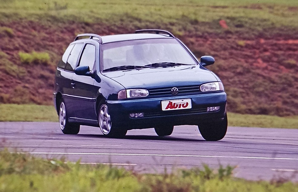 Com pneus de perfil 60, a Parati registrou melhor aceleração lateral, porém com muita inclinação nas curvas — Foto: Cláudio Laranjeira/Autoesporte/Acervo MIAU