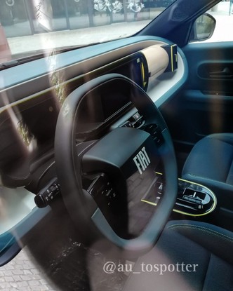Interior do Fiat Grande Panda em fotos vazadas no Instagram