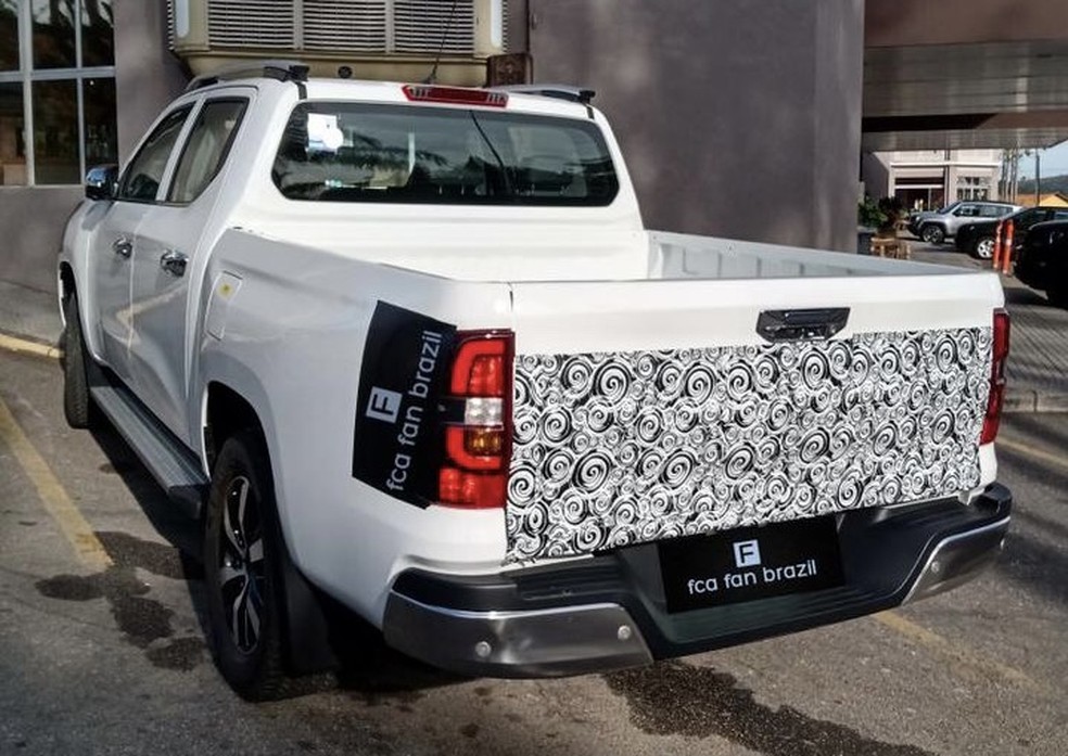 Flagra: picape da Fiat deve ter capacidade de carga de 1 tonelada — Foto: Reprodução/Instagram @fca_fan_brazil