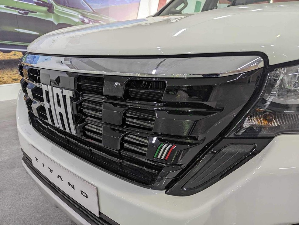Visual dianteiro da Fiat Titano seguirá padrão visual da Peugeot Landtrek, também montada pela Nordex, no Uruguai — Foto: Reprodução: Instagram/@bordjnews_dz (imagem da picape vendida nos Emirados Árabes)