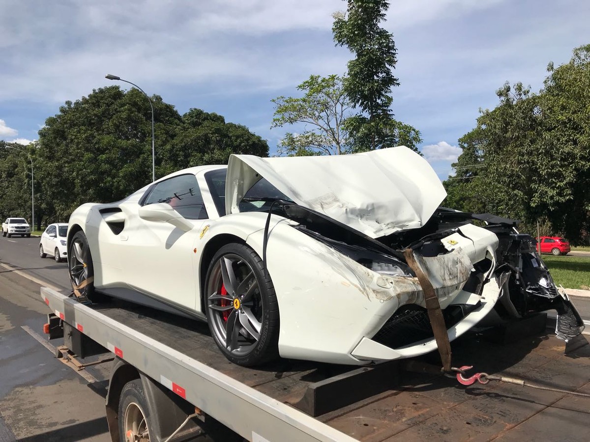 Peças para consertar Ferrari batida no DF podem custar mais de R$ 90 mil