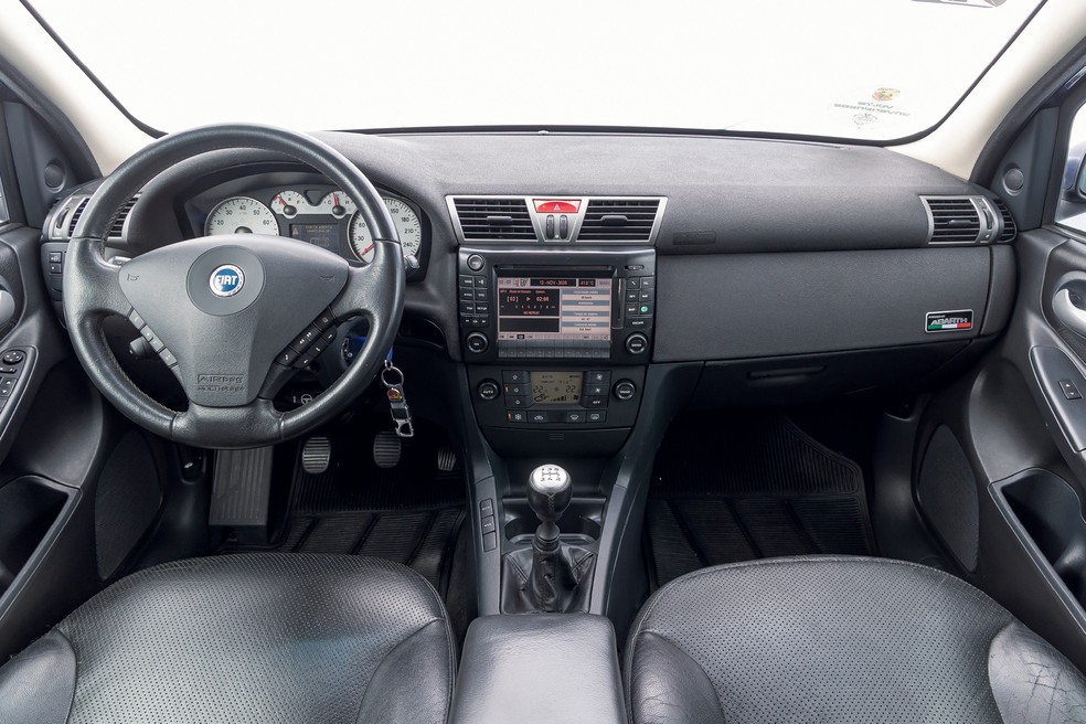 Cabine era muito equipada e faz inveja até a carros de hoje em dia — Foto: Renato Durães/Auto News Brasil