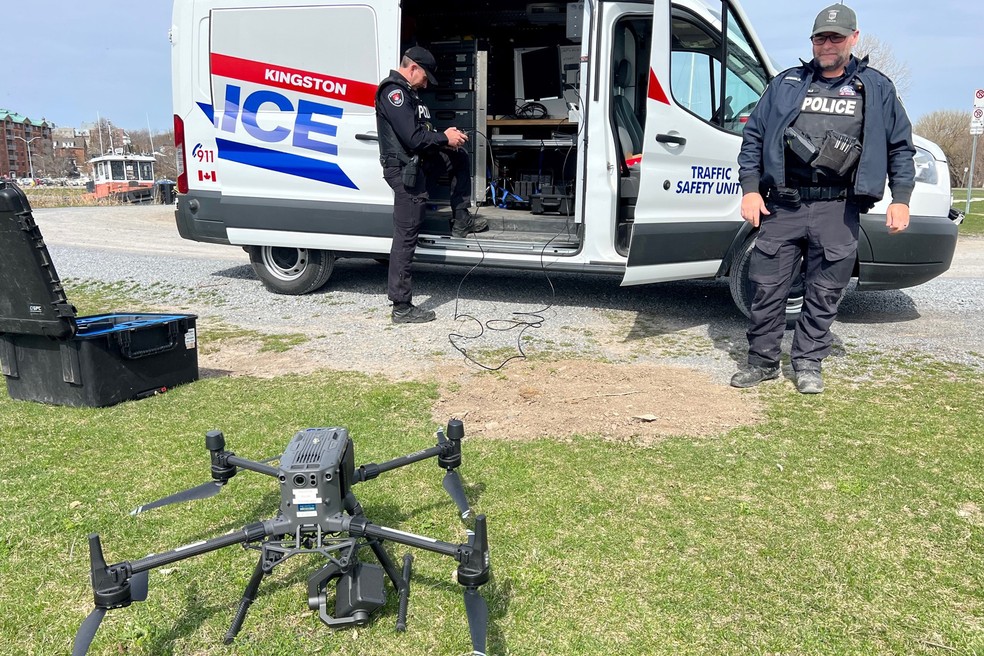 Drone da polícia de Kingston é operado à distância e envia localização do condutor por rádio — Foto: Kingston Police