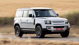 Land Rover Defender P400e quer ser ecológico com alma de SUV raiz