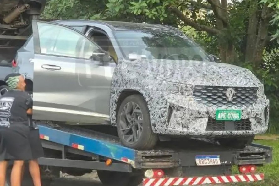 Flagra do Renault Grand Koleos no Brasil