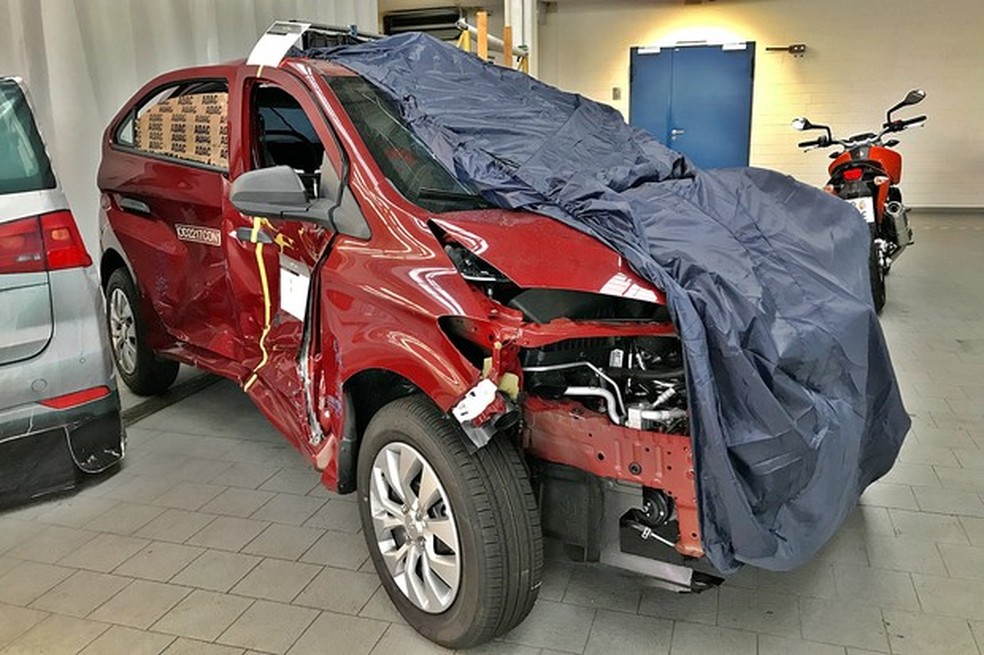 Chevrolet Onix submetido ao crashtest lateral do Latin NCAP � Foto: Diogo de Oliveira/Autoesporte