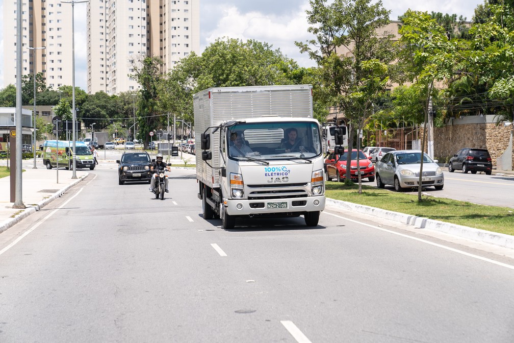 Caminhão elétrico da Jac, o iEV 1200T tem vocação urbana — Foto: Fábio Tito/G1